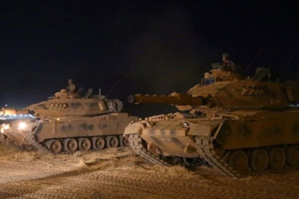 Türk askeri İdlib'de... 100 komando sınırı geçti