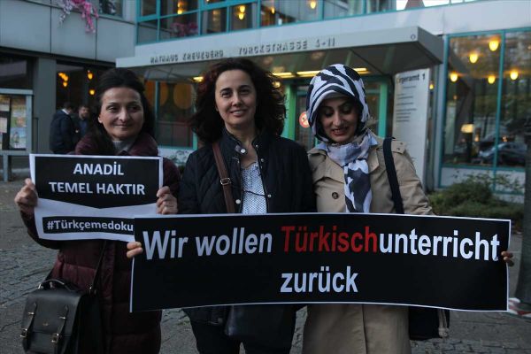 Almanya'da 'Türkçeme dokunma' sesleri