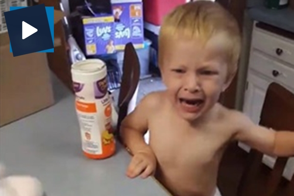 Oyuncağın gerçek yüzünü görünce öyle bir korktu ki!