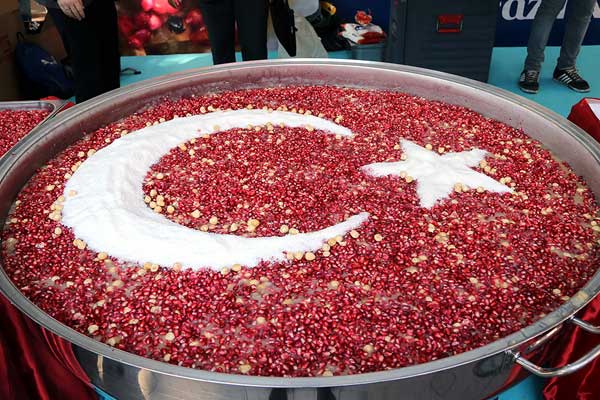 Kağıthane'de binlerce vatandaş aşure sofrasında buluştu