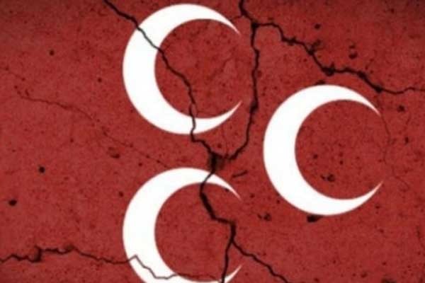 MHP'de toplu istifa