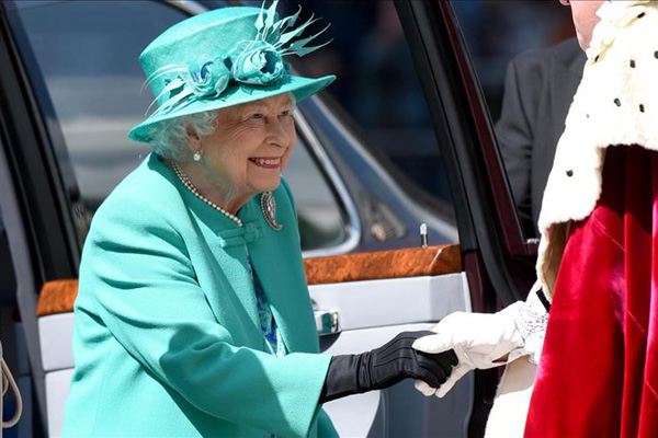 Kraliçe'nin yüzen sarayına tepki