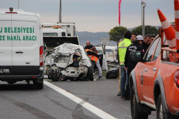 otomobil hurdaya döndü: 1 ölü, 3 yaralı