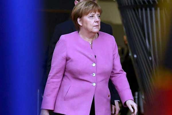 Merkel'den Türkiye ile müzakerelere ilişkin açıkalma