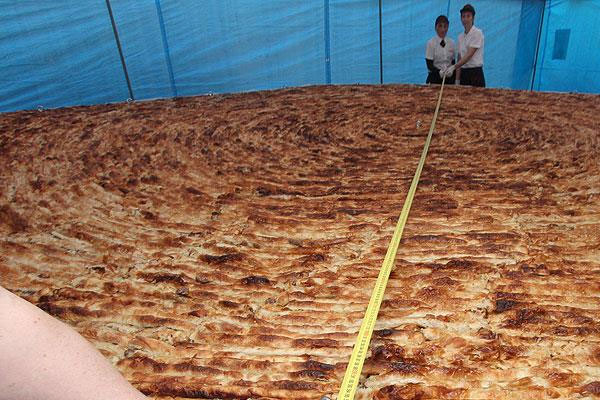 Bosna Hersek'te dünyanın en büyük böreği