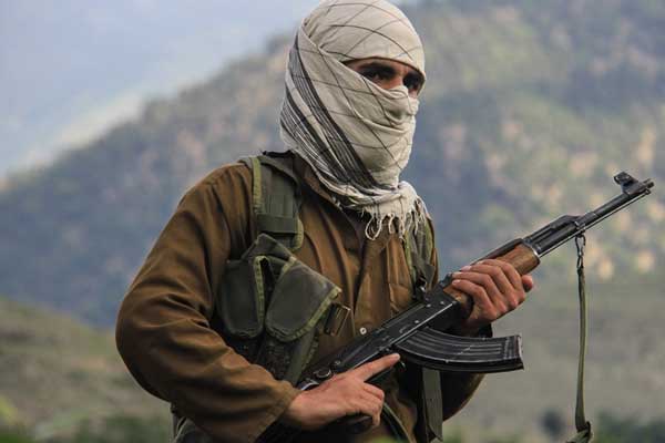 Afganistan'da Taliban 5 sivili öldürdü