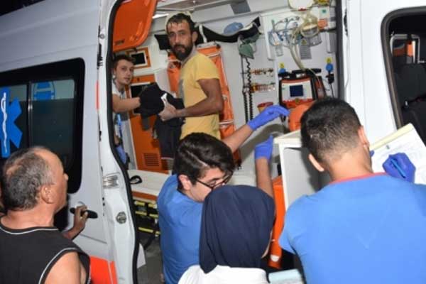 Antalya'da inşaatta iskele çöktü