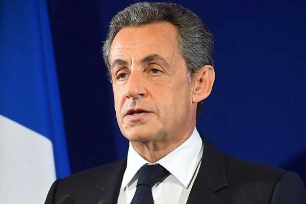 Sarkozy'ye 'tecrübeli suçlu' nitelendirmesi