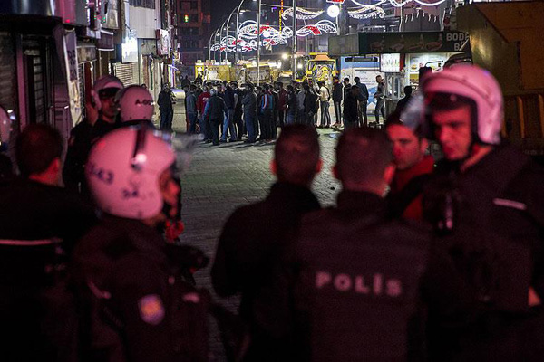 Bakırköy'de 'büfe yıkımı' gerginliği