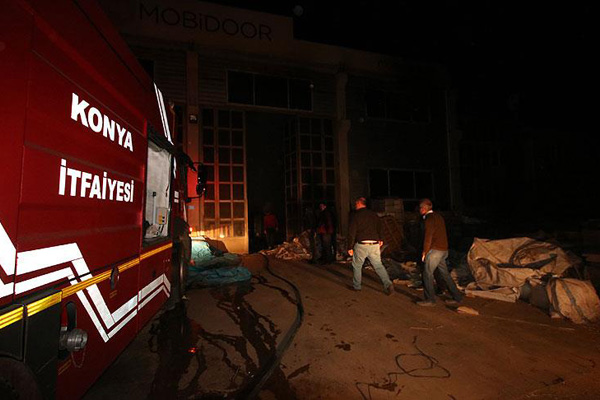 Konya'da mobilya fabrikasında yangın