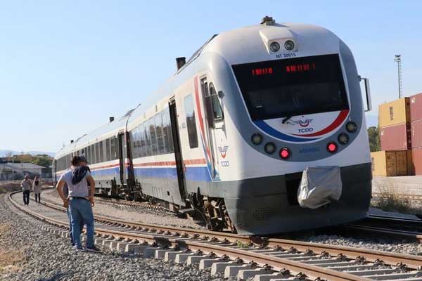 Denizli'de yolcu treni raydan çıktı