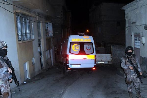 Gaziantep'te mahalleli ailesini rehin alan hükümlüyü linç etmek istedi!