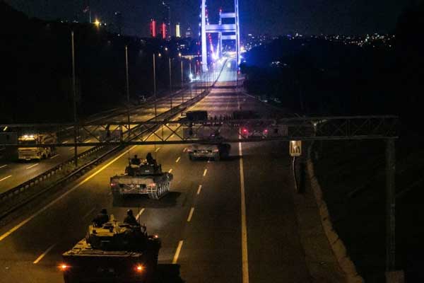 FSM Köprüsü'nü kapatan FETÖ'cüler hakim karşısında