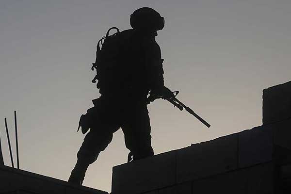 İsrail askerleri 15 Filistinliyi gözaltına aldı