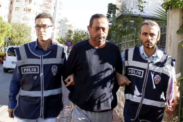 Antalya'da eşini ve kızını öldüren adam yakalandı