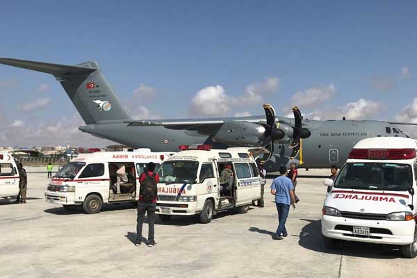 Yaralanan Somalililer Türkiye'ye getiriliyor