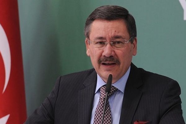 İstifa edeceği iddialarından sonra Gökçek, Cumhurbaşkanı Erdoğan'ı karşılamaya gitti