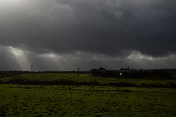 İngiltere Ophelia kasırgasını bekliyor