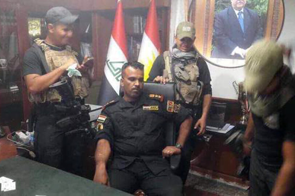 'Direnirim' diyen Kerkük valisinin odasına girdiler