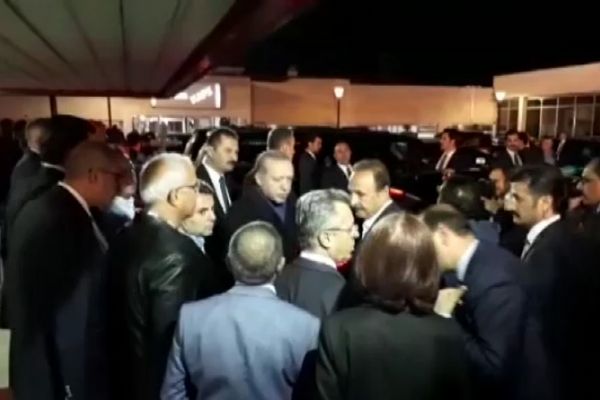 Cumhurbaşkanı Recep Tayyip Erdoğan, Baykal'ı hastanede ziyaret etti