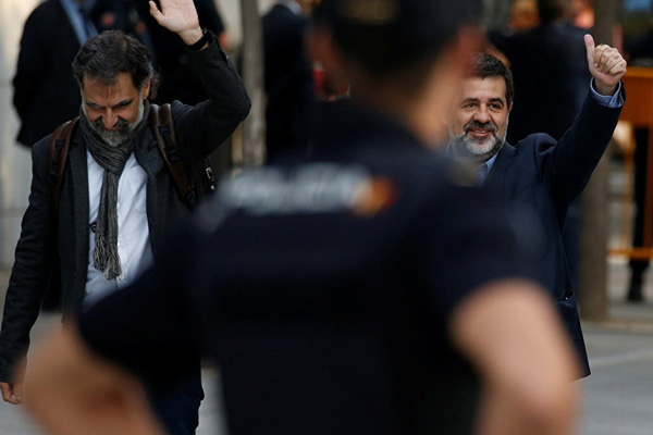 İki Katalan STK lideri tutuklu yargılanacak