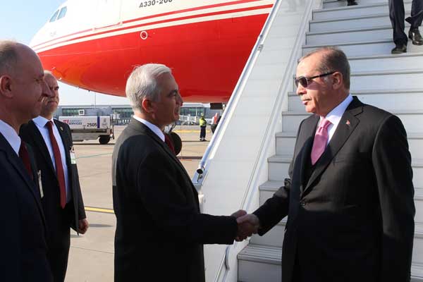 Erdoğan Varşova'da resmi törenle karşılandı