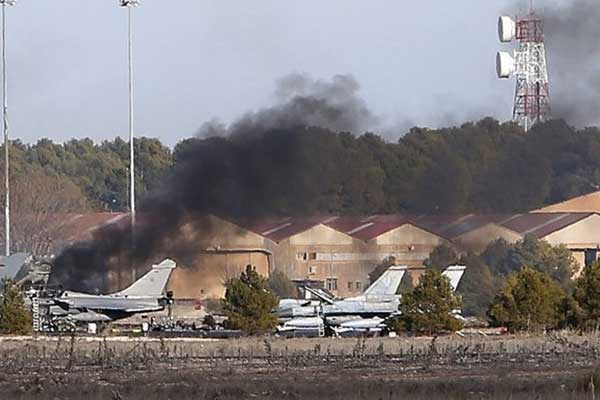 Madrid'de savaş uçağı düştü