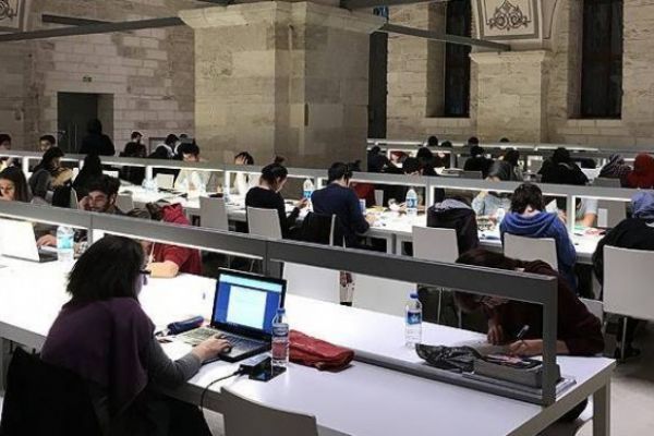 Beyazıt Devlet Kütüphanesi 24 saat hizmet vermeye başladı