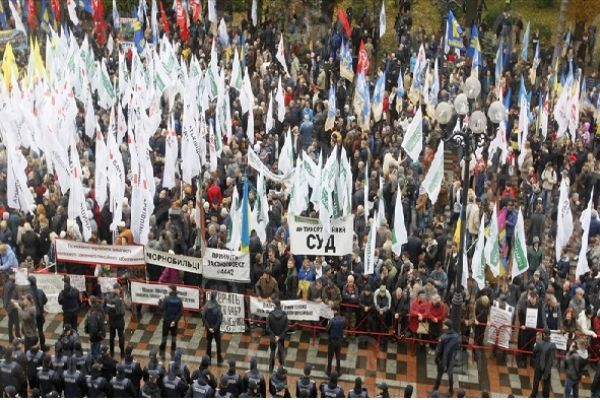 Ukrayna'da hükümete protesto