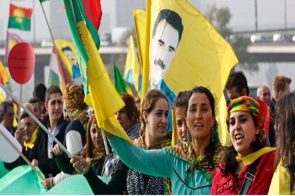 Frankfurt polisinden PKK posterlerine izin