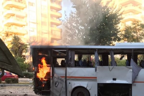 Mersin'de patlama! Polis servis aracına bombalı saldırı