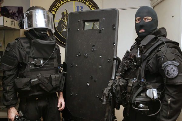 Fransa'da Müslümanları da hedef alan 'suikast timi' yakalandı