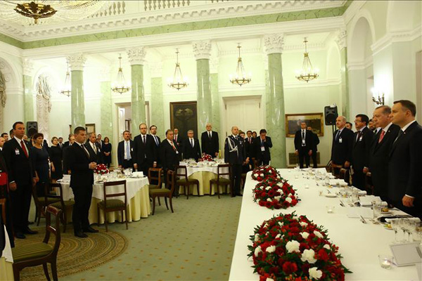 Polonya'da Erdoğan onuruna yemek