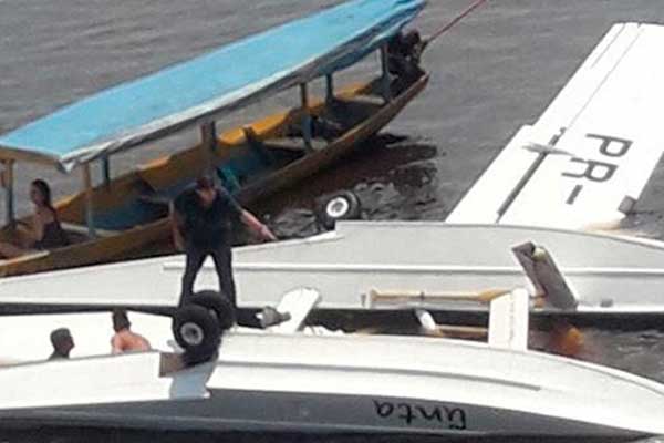 Brezilya'da Greenpeace uçağı düştü