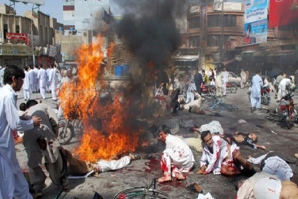 Pakistan'da bombalı saldırı: 7 can kaybı