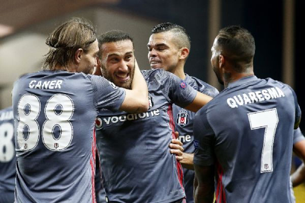 Beşiktaş 3'te 3 yapan ilk Türk takımı oldu