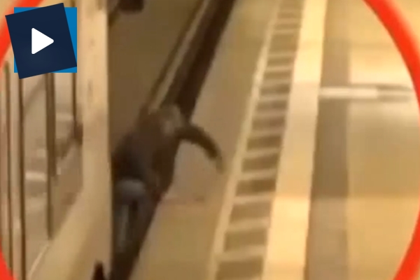 Metroda dehşet anları!