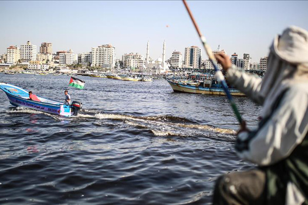 İsrail Gazze'de balık avlama mesafesini artırdı