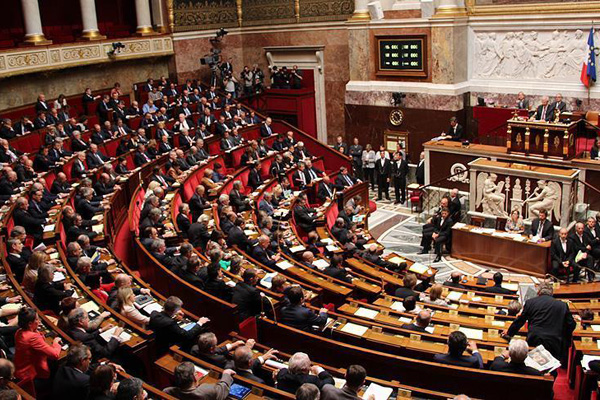 Fransa'da 'terörle mücadele tasarısı' yasalaştı