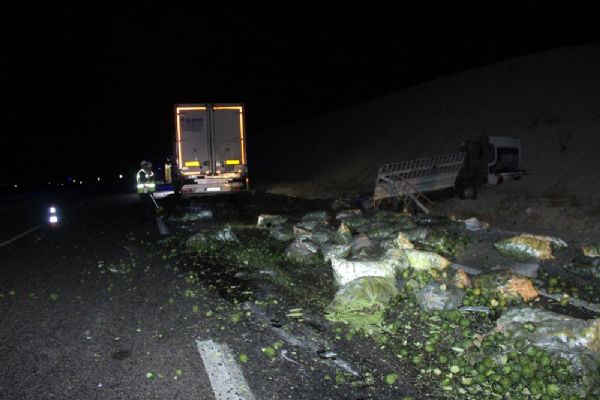 Tır kamyonete çarptı: 2 kişi öldü