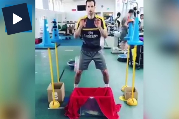 Cech, masa tenisi robotuyla ısınıyor