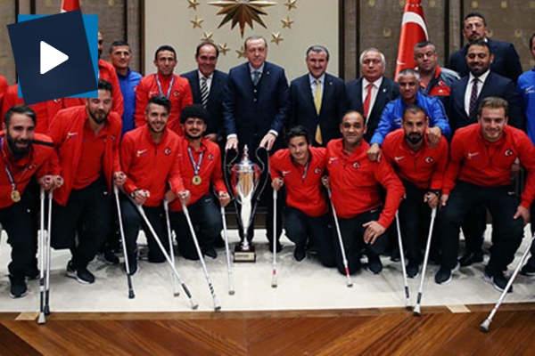 Cumhurbaşkanı Erdoğan, milli takımları kabul etti