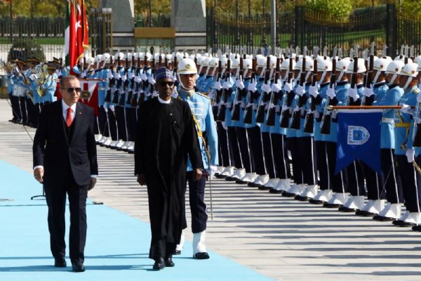 Cumhurbaşkanı Erdoğan Nijeryalı mevkidaşını törenle karşıladı