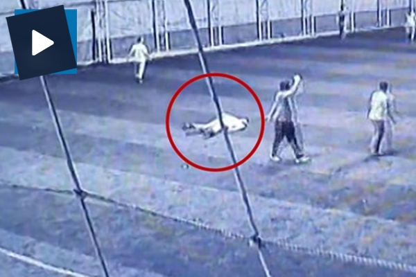 Öğretmenin halı sahada ölüm anı kamerada