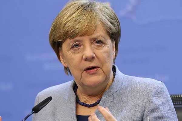 Merkel, AB Zirvesinde yalnız kaldı