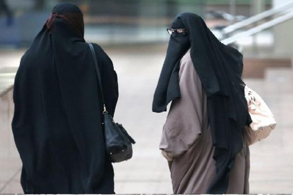 Kanada'da 'peçe' yasağı kabul edildi