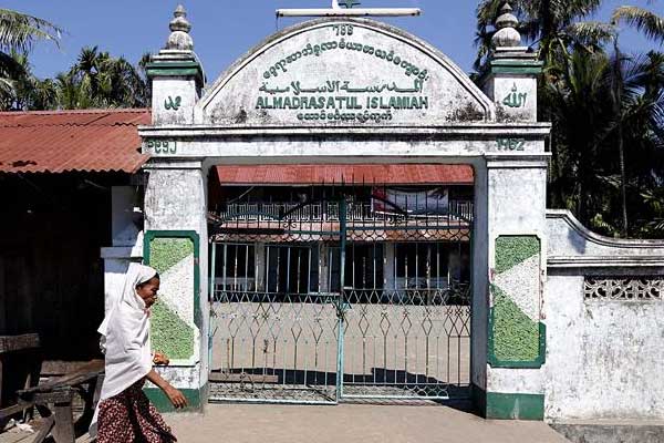 Arakan'da camilere saldırı