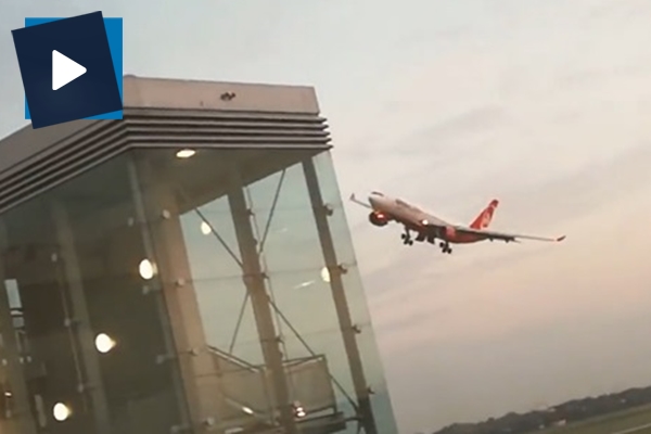 200 yolculu uçakta korku dolu anlar