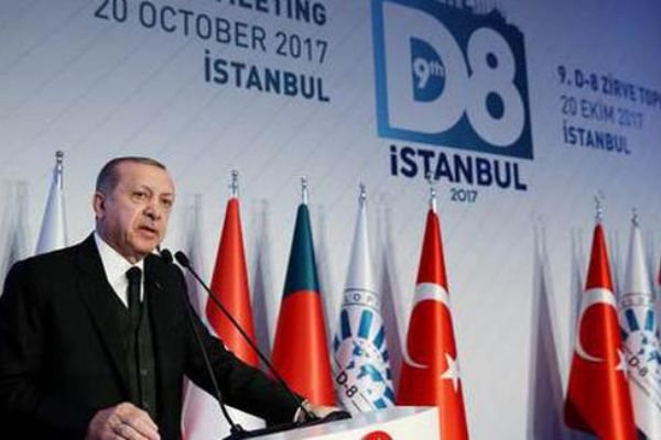 Cumhurbaşkanı Erdoğan'dan Rakka'daki Abdullah Öcalan posterine sert tepki