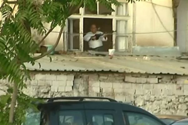 Ankara'da pompalı tüfekli şahısla polis arasında çatışma